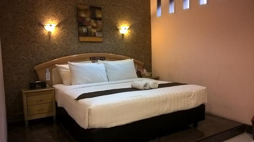 Patria Palace Hotel Blitar Quarto foto