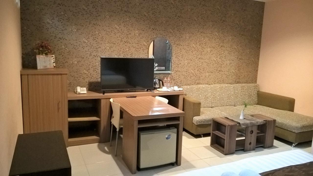 Patria Palace Hotel Blitar Quarto foto